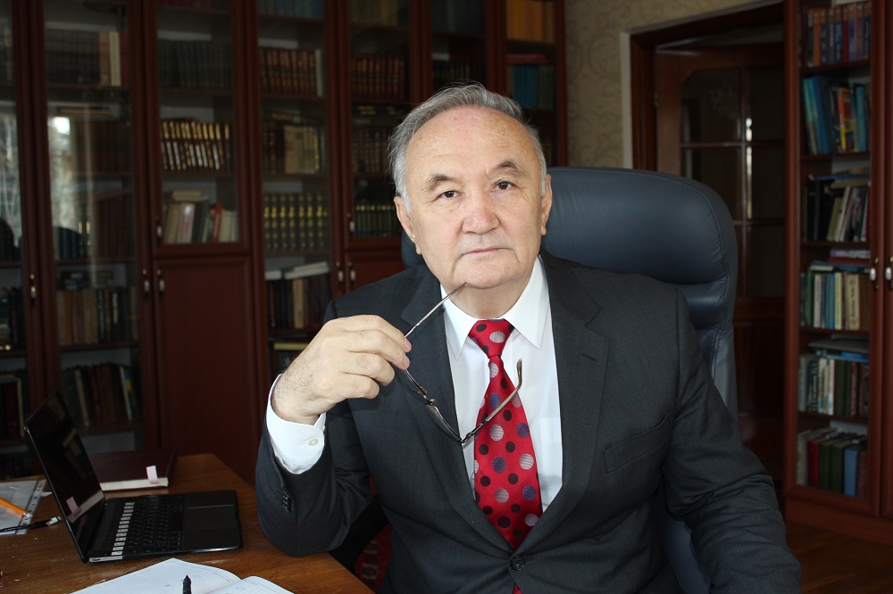 Видный поэт Есенгали Раушанов удостоился премии СНГ