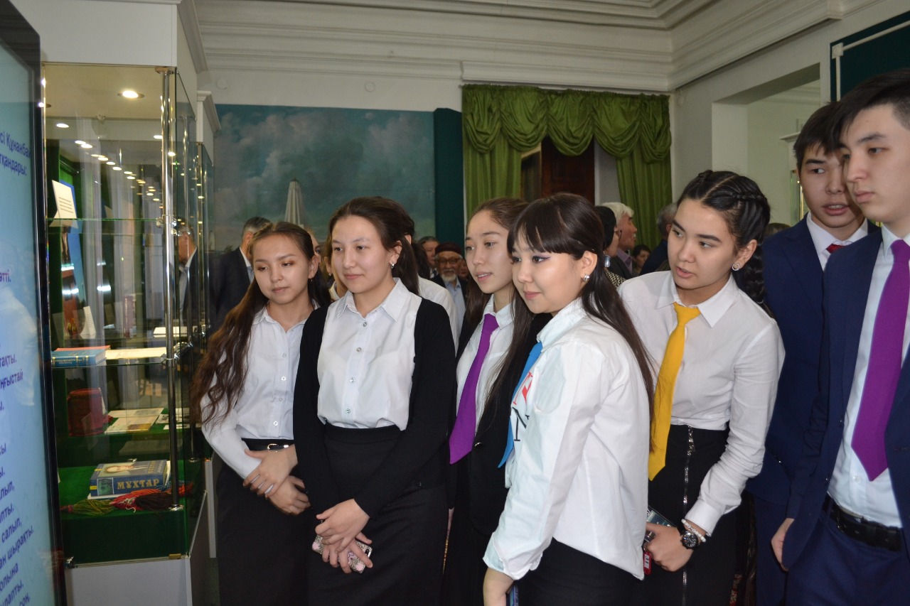 Кунанбаю Оскенбайулы посвятили выставку в Семее