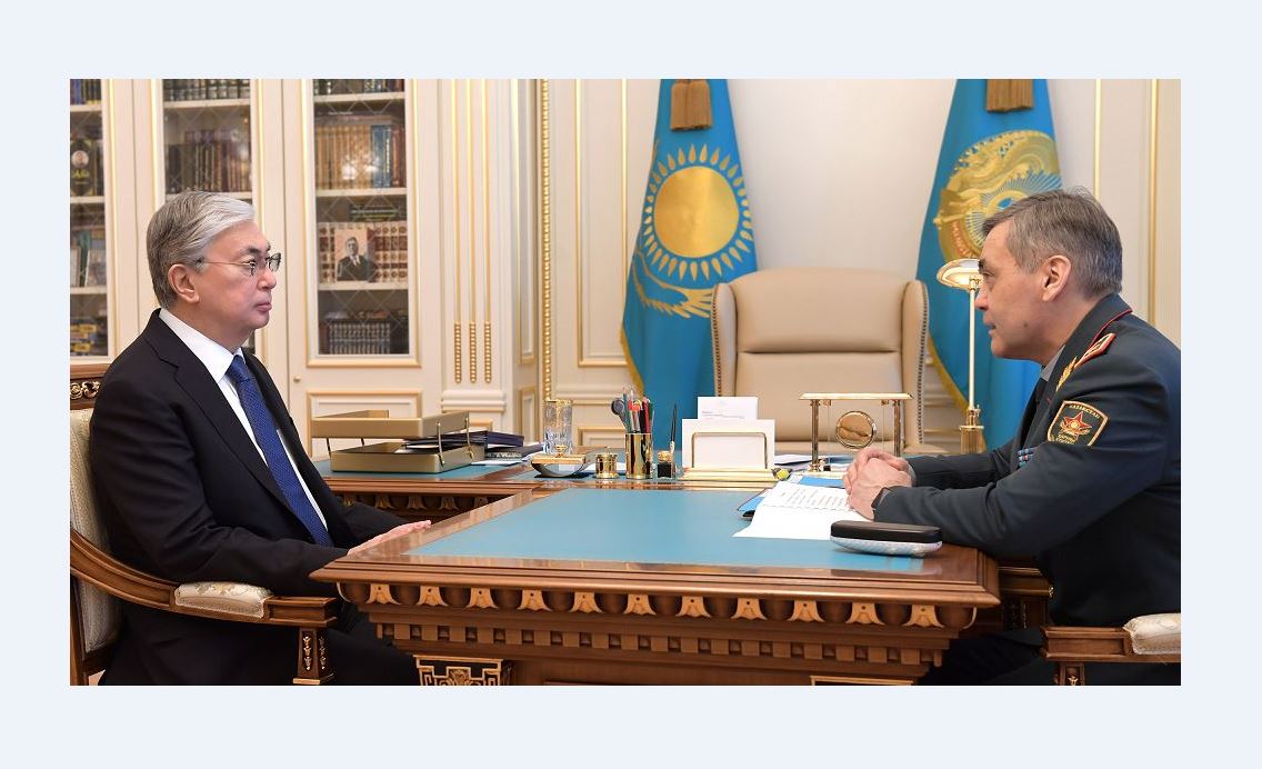 Глава государства принял министра обороны Нурлана Ермекбаева