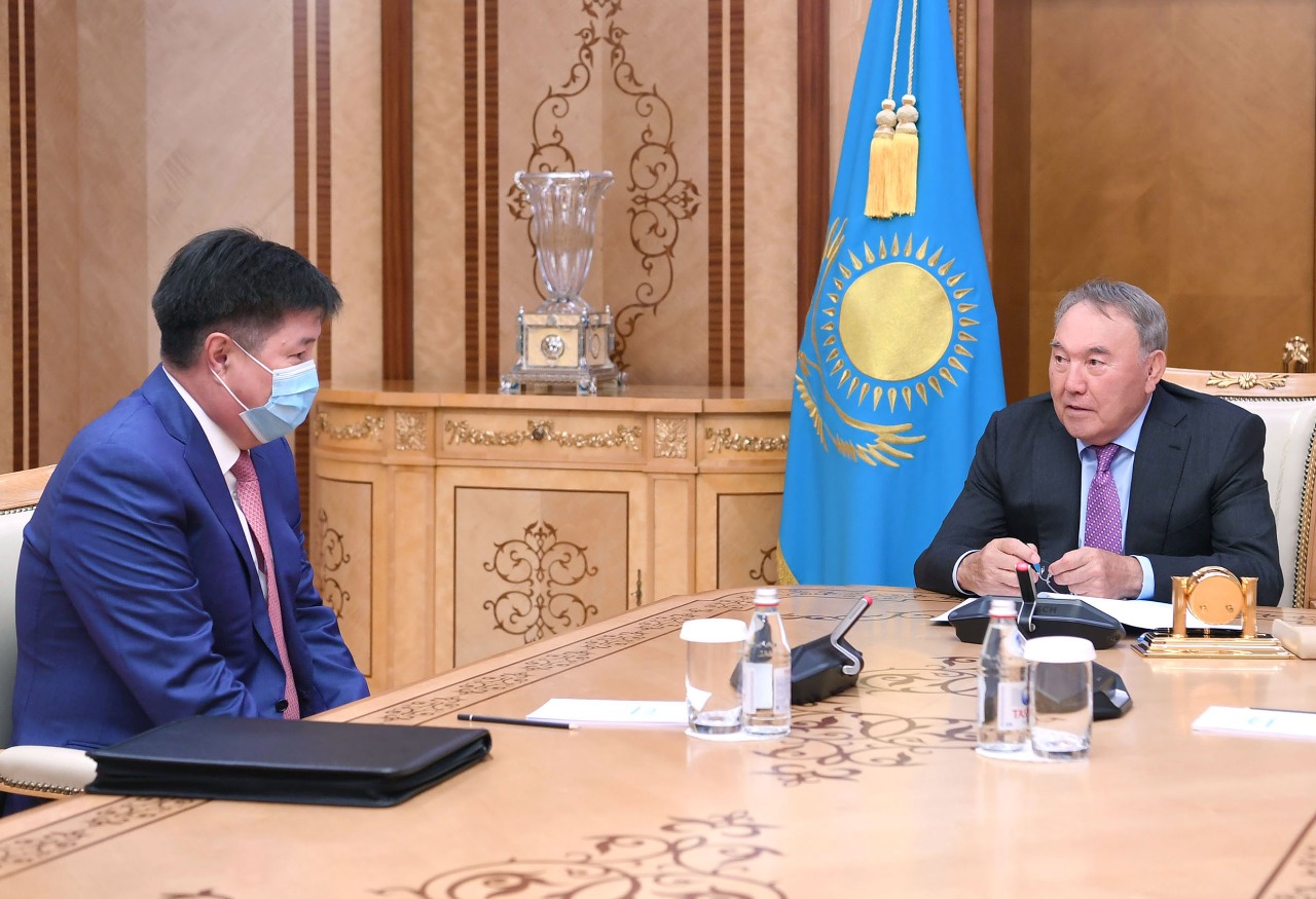 Елбасы встретился с Председателем Верховного суда Жакипом Асановым