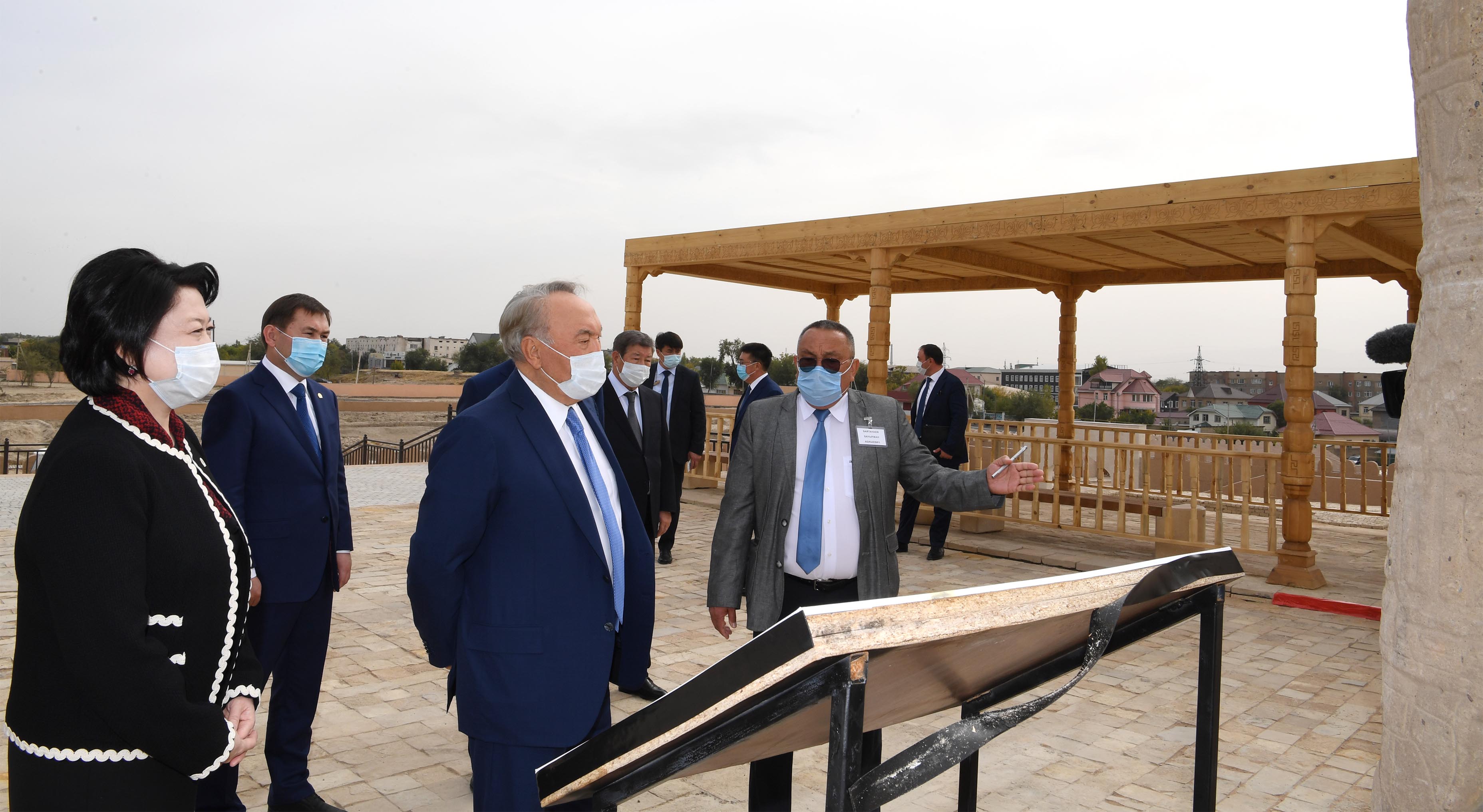Нурсултан Назарбаев посетил археологический объект «Старое городище Шымкент»