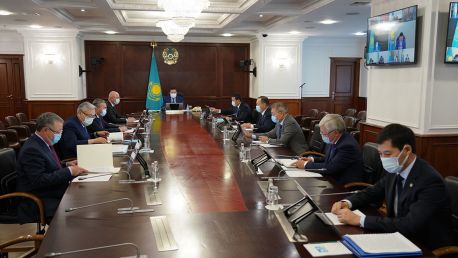 А.Мамин поручил увеличить темпы вакцинации против COVID-19