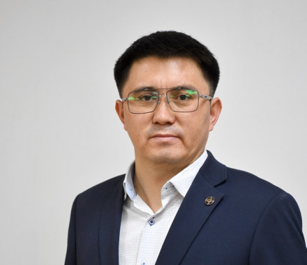 Полицейді неге бөтенсиміз?